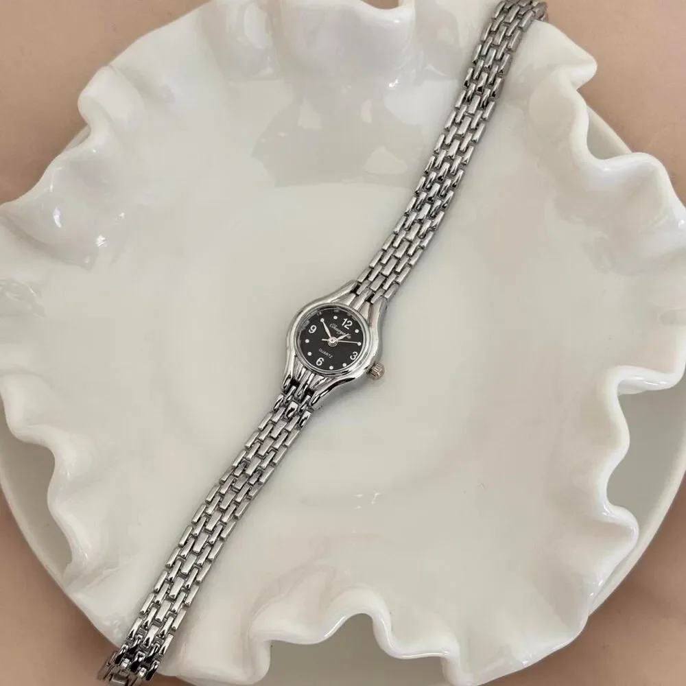 y2k dainty silver and black dial round stainless steel quartz watch